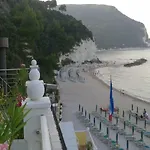Arturo Hotel