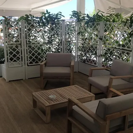 Arturo Hotel 2*