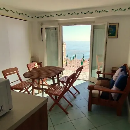 Hotel Arturo 2*